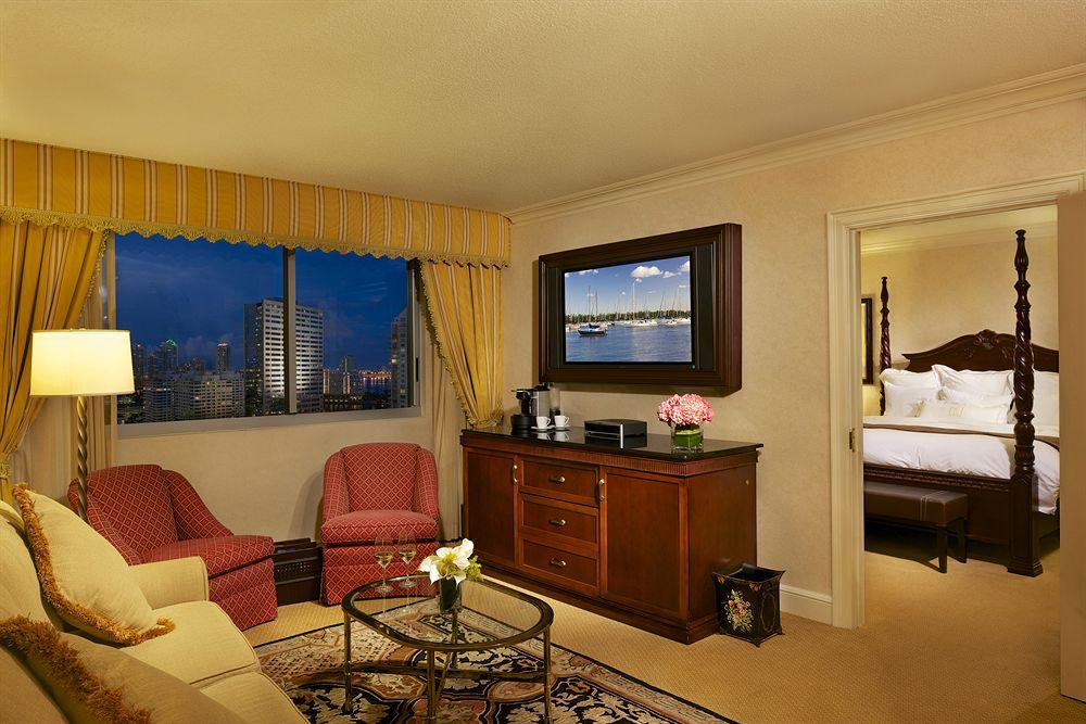 Jw Marriott Miami Hotel Exterior photo